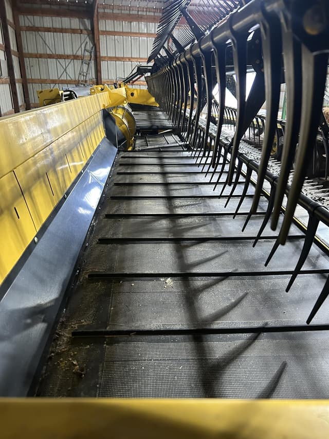 Image of New Holland 880CF equipment image 4