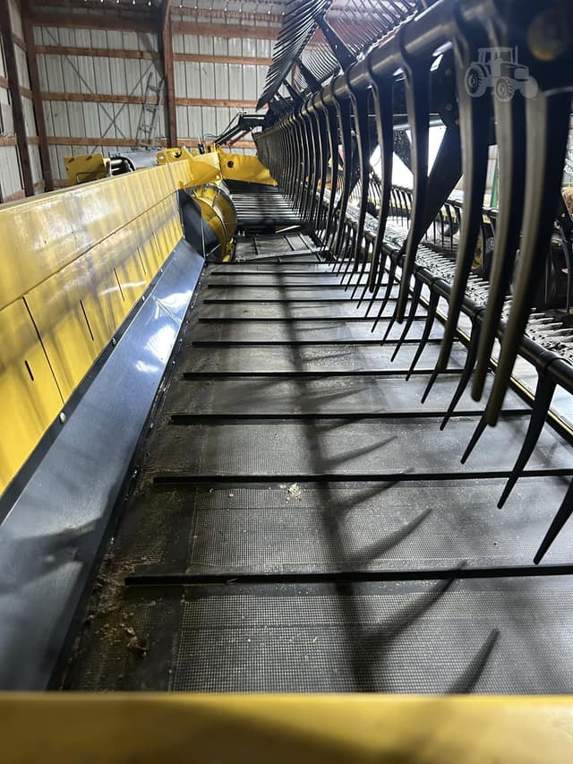 Image of New Holland 880CF equipment image 4