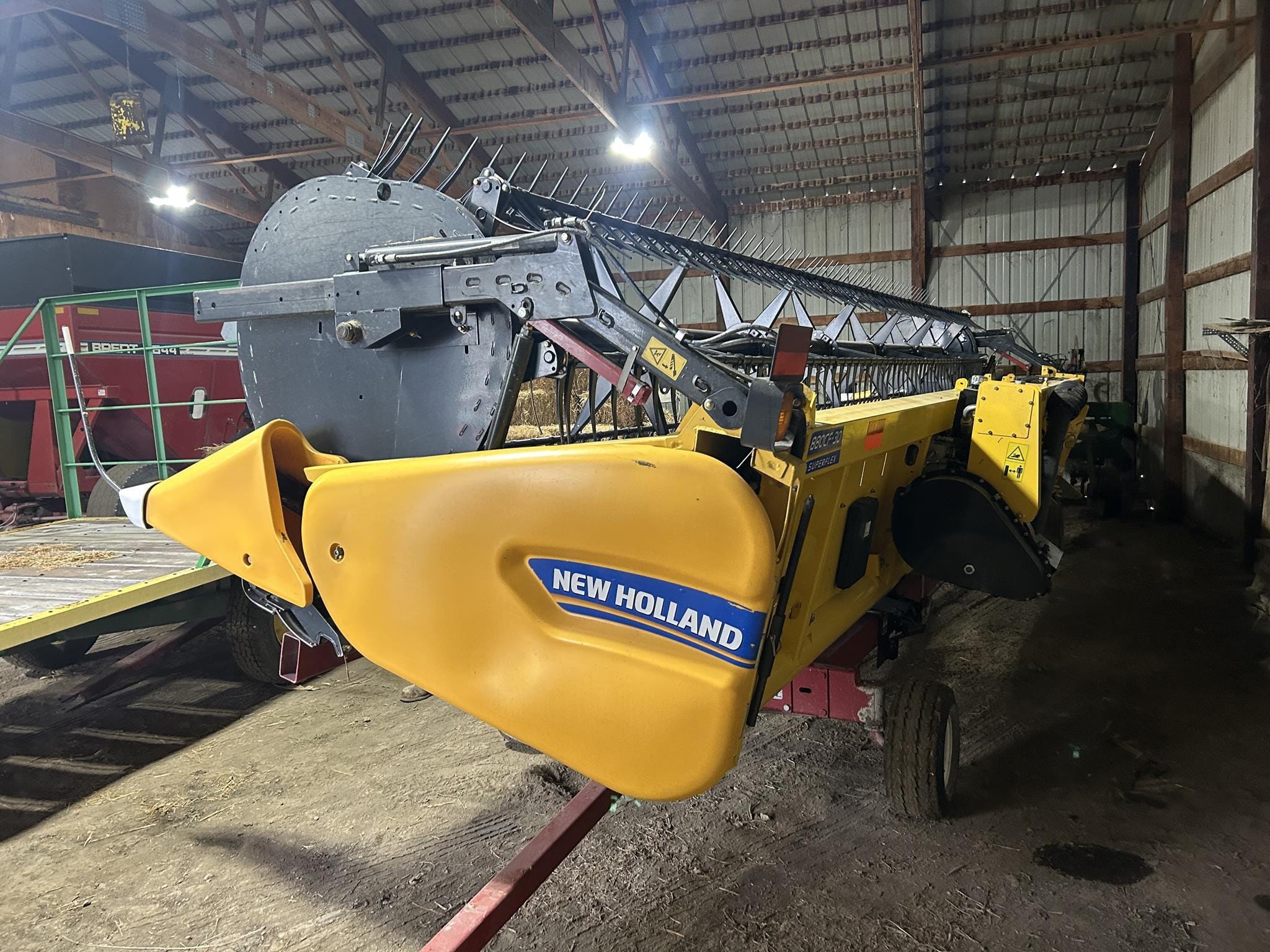 2013 New Holland 880CF Equipment Image0