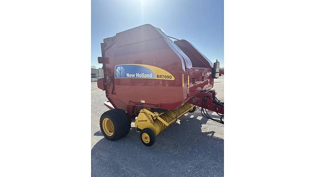 Image of New Holland BR7090 equipment image 3