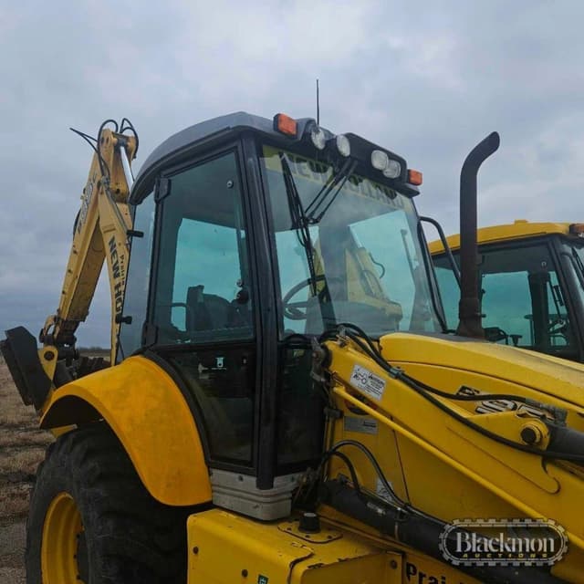 Image of New Holland B95C equipment image 2