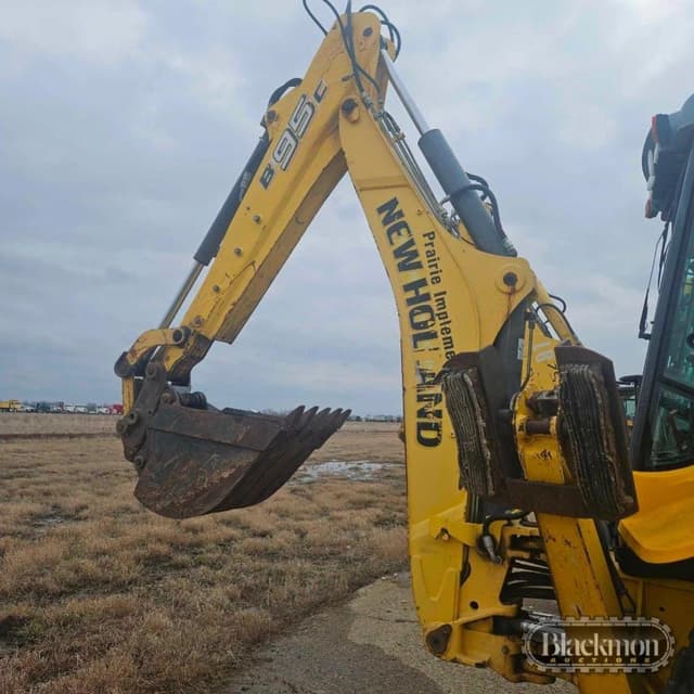 Image of New Holland B95C equipment image 4