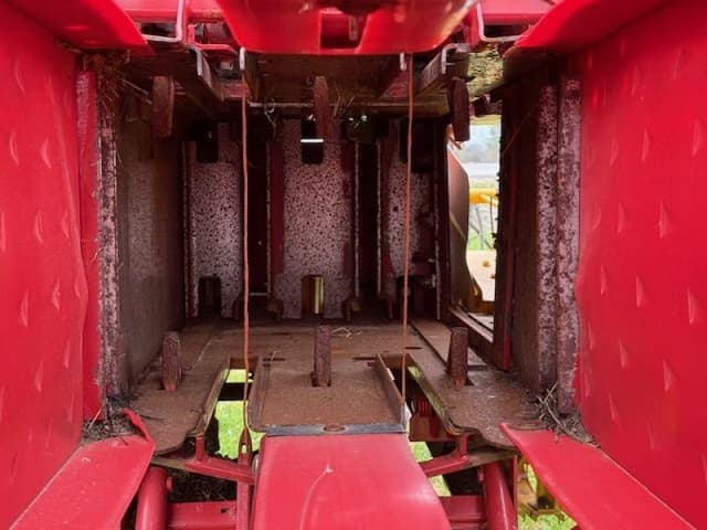 Image of New Holland BC5070 equipment image 4