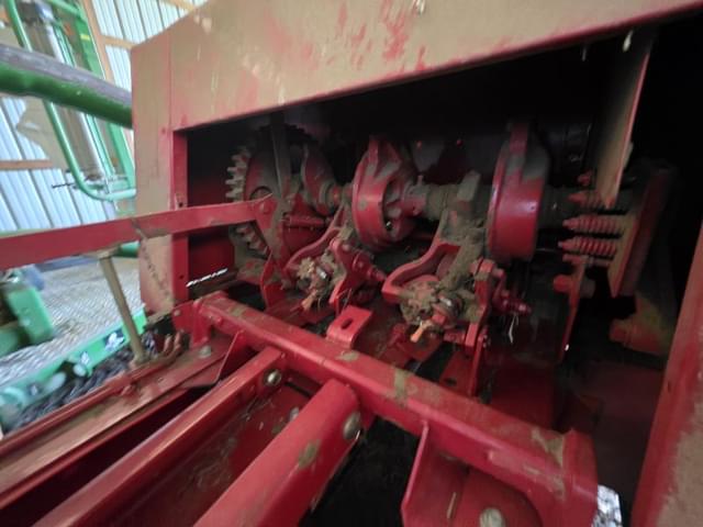 Image of New Holland BC5070 equipment image 4