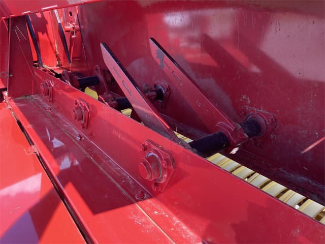 Image of New Holland BC5070 equipment image 3