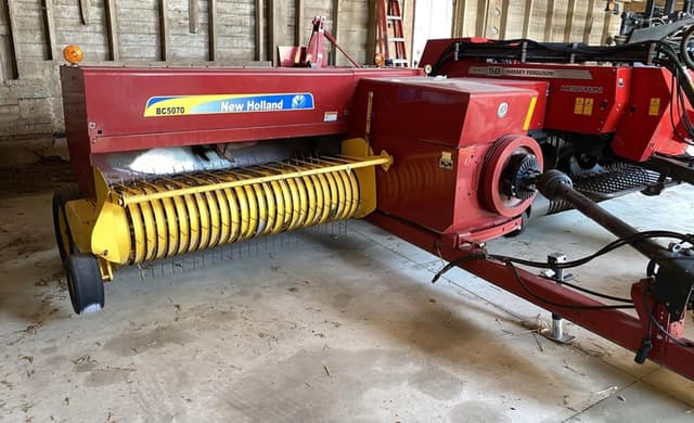 Image of New Holland BC5070 equipment image 1