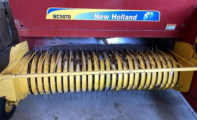 Image of New Holland BC5070 equipment image 2
