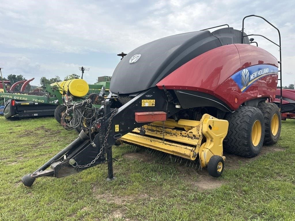 2013 New Holland Big Baler 340 Equipment Image0