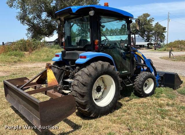 Image of New Holland Boomer 3040 equipment image 4