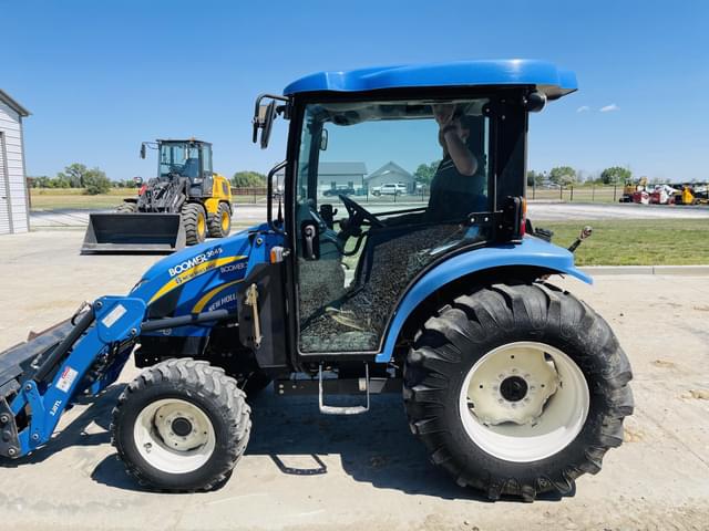 Image of New Holland Boomer 3045 equipment image 4