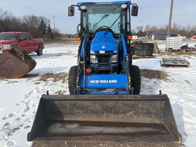 Image of New Holland Boomer 3050 equipment image 2