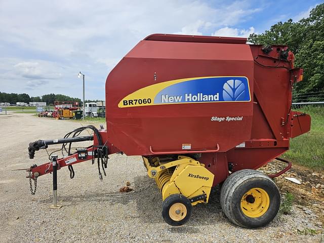 Image of New Holland BR7060 equipment image 4