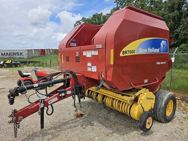 Image of New Holland BR7060 equipment image 1