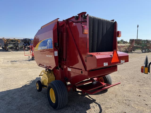 Image of New Holland BR7060 equipment image 3