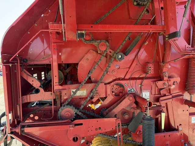 Image of New Holland BR7060 equipment image 2