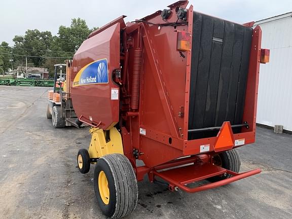 Image of New Holland BR7060 equipment image 1