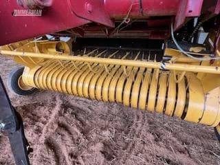 Image of New Holland BR7060 equipment image 3