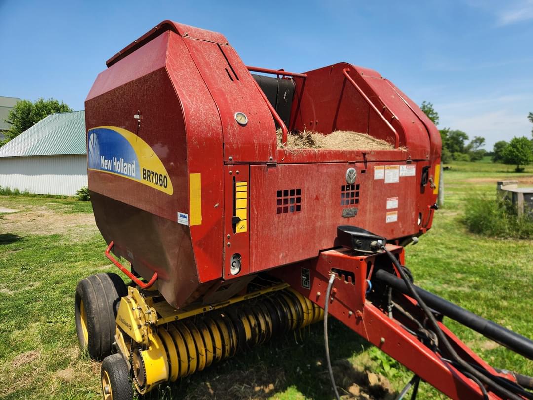 Image of New Holland BR7060 Image 0