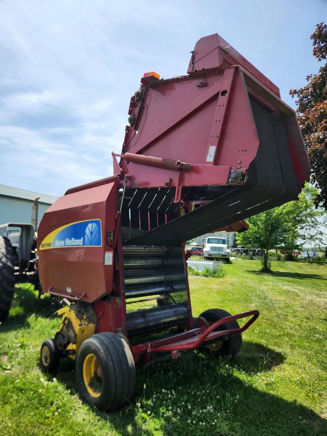 Image of New Holland BR7060 Image 1