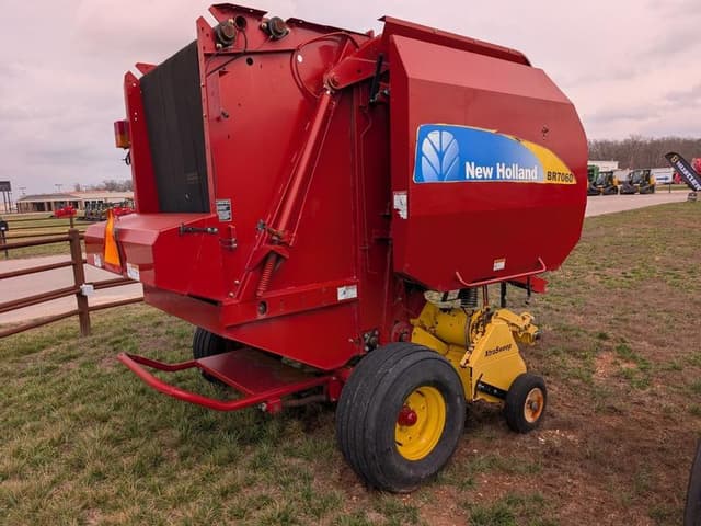 Image of New Holland BR7060 equipment image 3