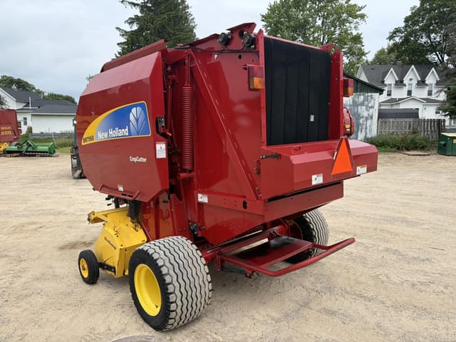 Image of New Holland BR7060 equipment image 3