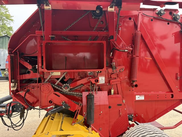 Image of New Holland BR7060 equipment image 2