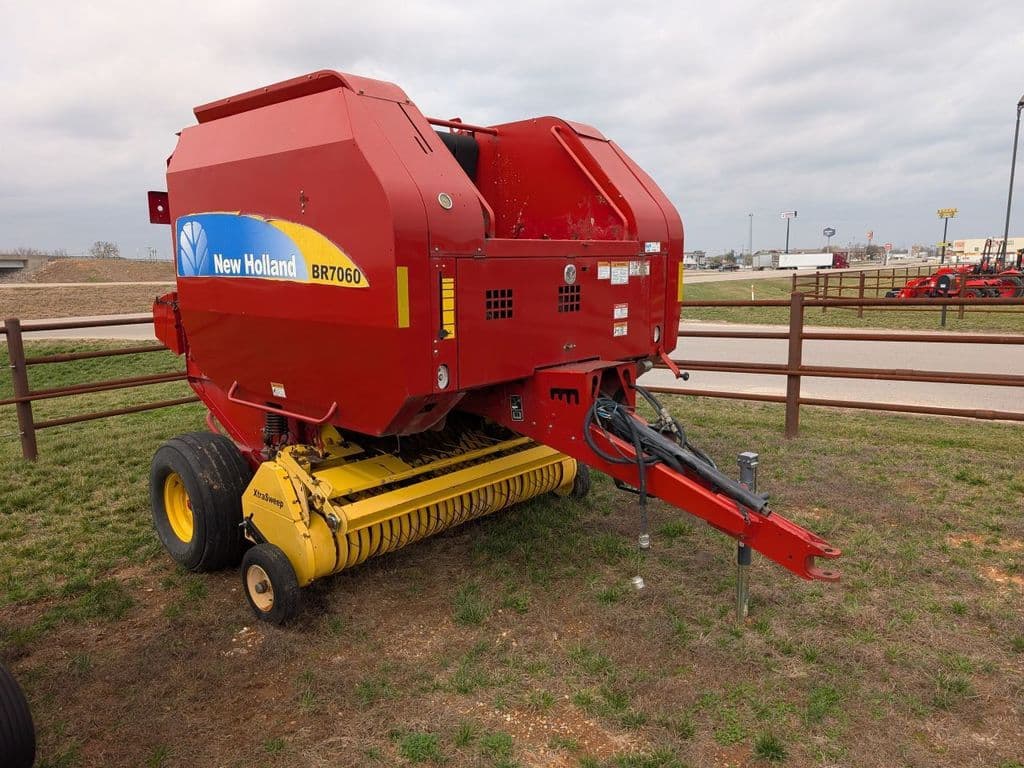 Image of New Holland BR7060 Image 0