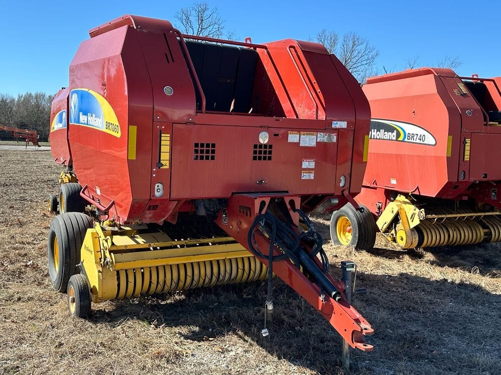 2013 New Holland BR7060 Equipment Image0