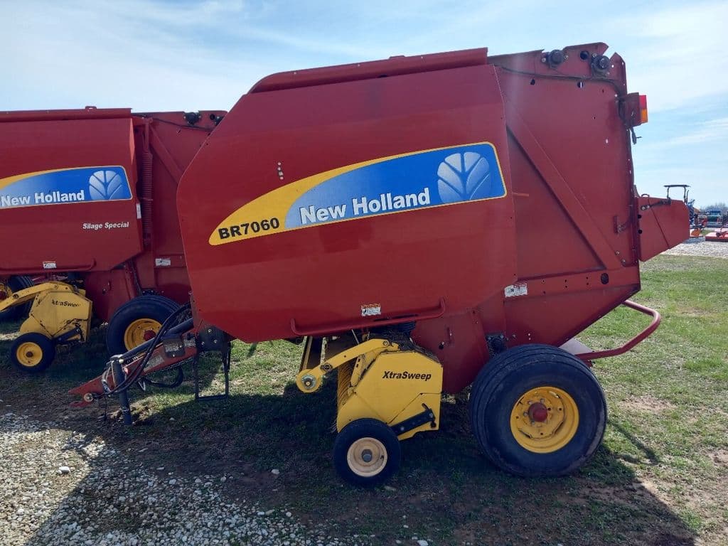 Image of New Holland BR7060 Image 1