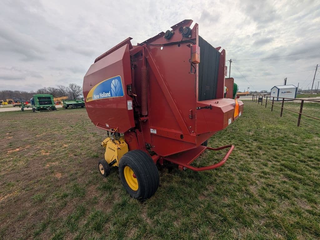 Image of New Holland BR7060 Image 1