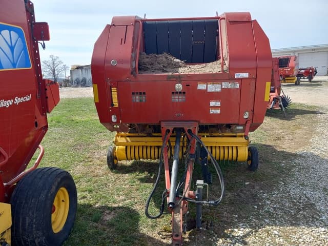 Image of New Holland BR7060 equipment image 2