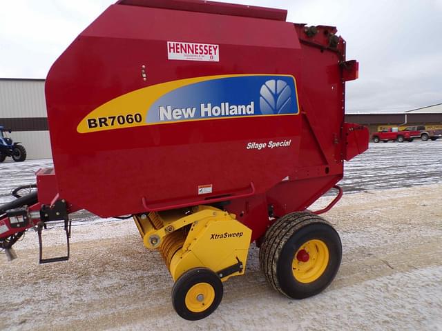 Image of New Holland BR7060 equipment image 3