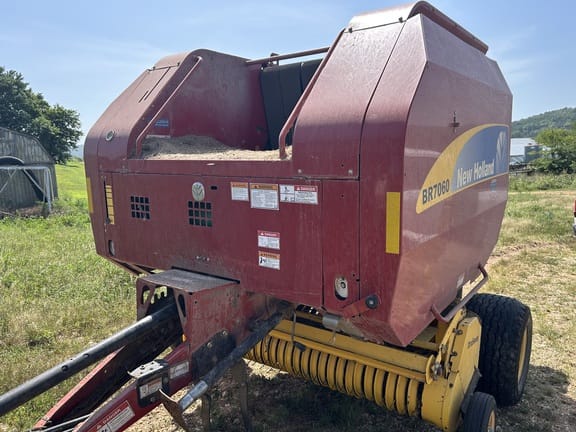 2013 New Holland BR7060 Equipment Image0