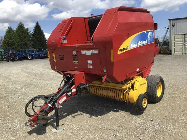 Image of New Holland BR7060 equipment image 1