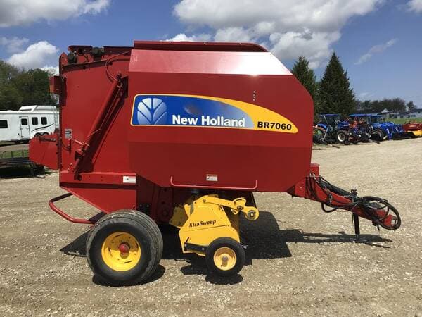 Image of New Holland BR7060 equipment image 3