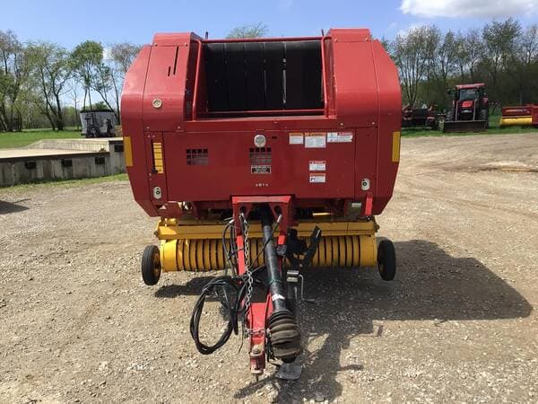 Image of New Holland BR7060 equipment image 2