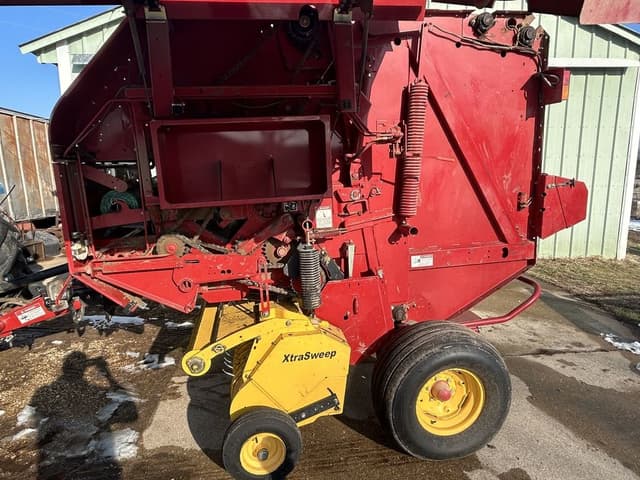 Image of New Holland BR7060 equipment image 2