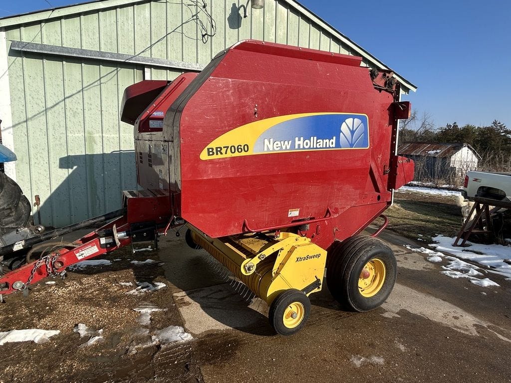 2013 New Holland BR7060 Equipment Image0