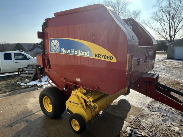 Image of New Holland BR7060 equipment image 1