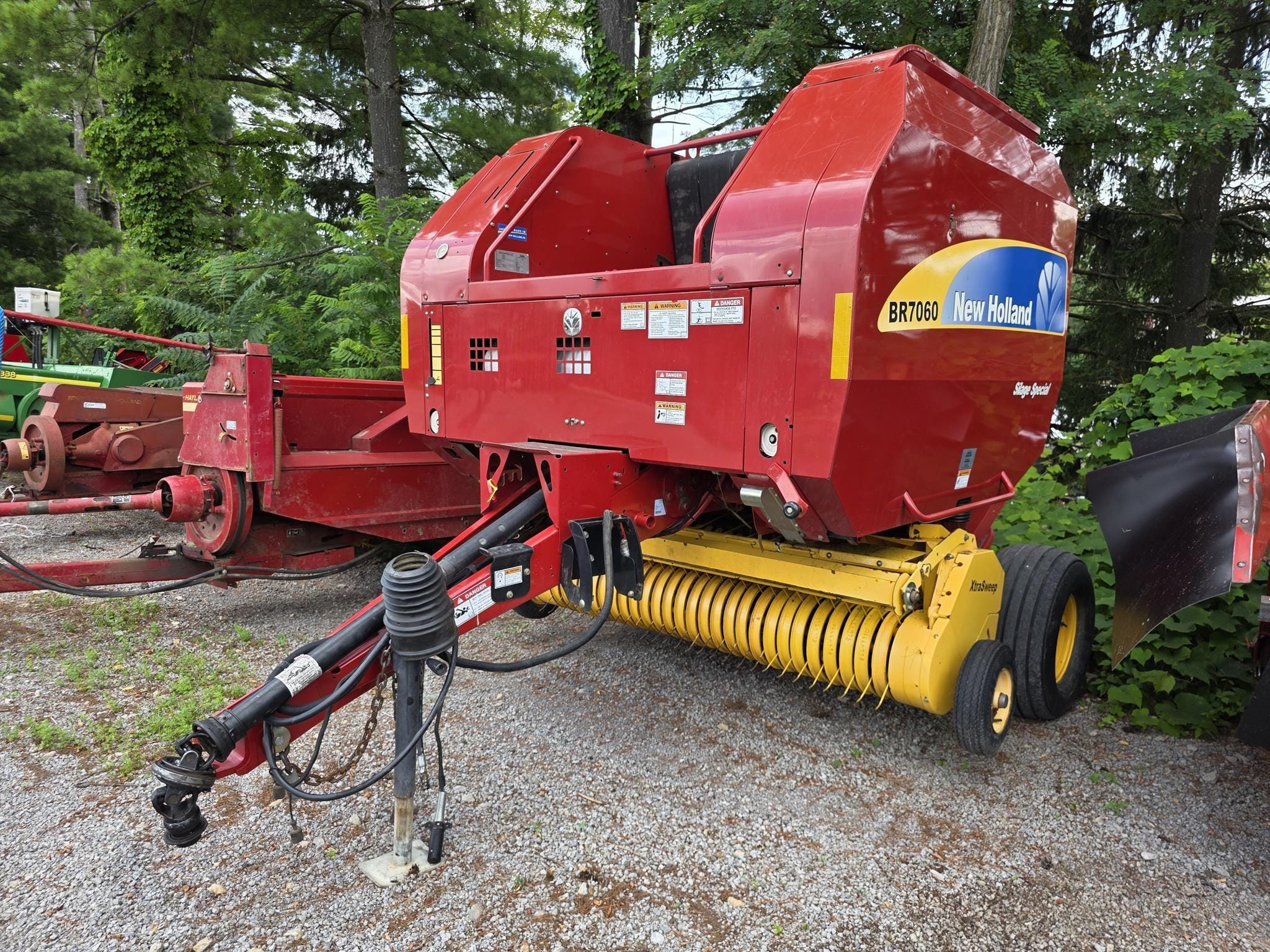 2013 New Holland BR7060 Equipment Image0