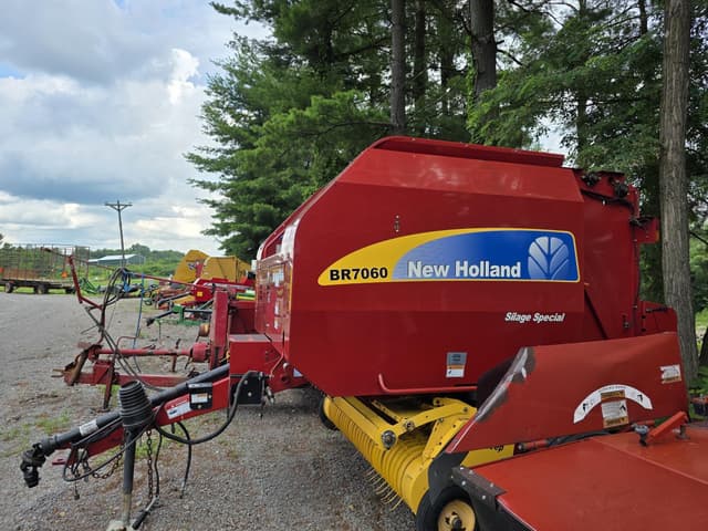 Image of New Holland BR7060 equipment image 1