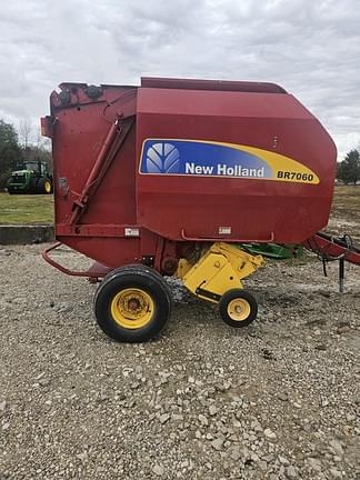 Image of New Holland BR7060 equipment image 1