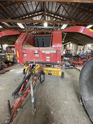 2013 New Holland BR7060 Image