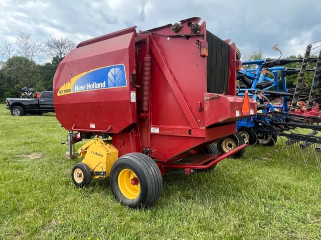 Image of New Holland BR7060 equipment image 2