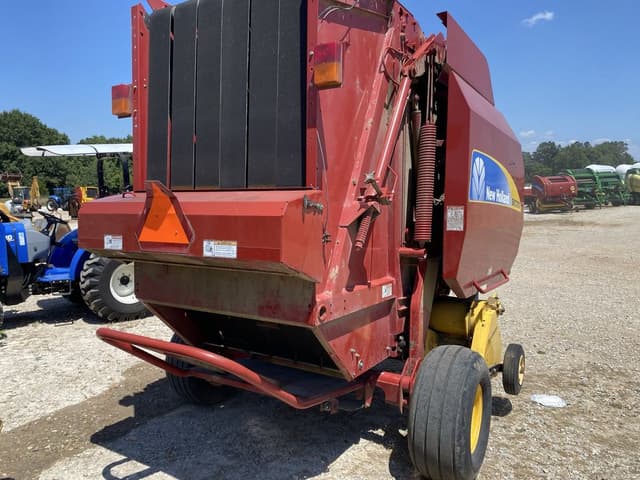 Image of New Holland BR7070 equipment image 2