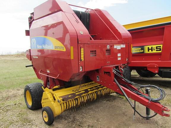Image of New Holland BR7070 equipment image 1