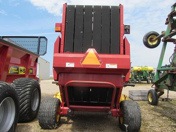 Image of New Holland BR7070 equipment image 4