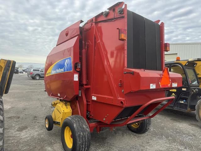 Image of New Holland BR7070 equipment image 3