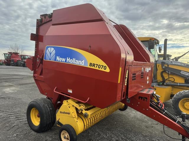 Image of New Holland BR7070 equipment image 1