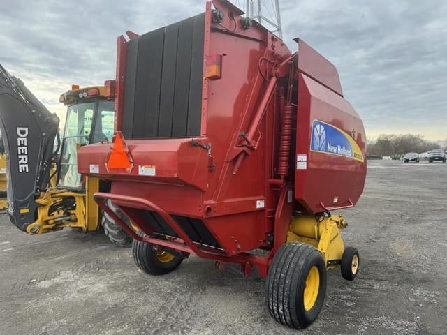 Image of New Holland BR7070 equipment image 2